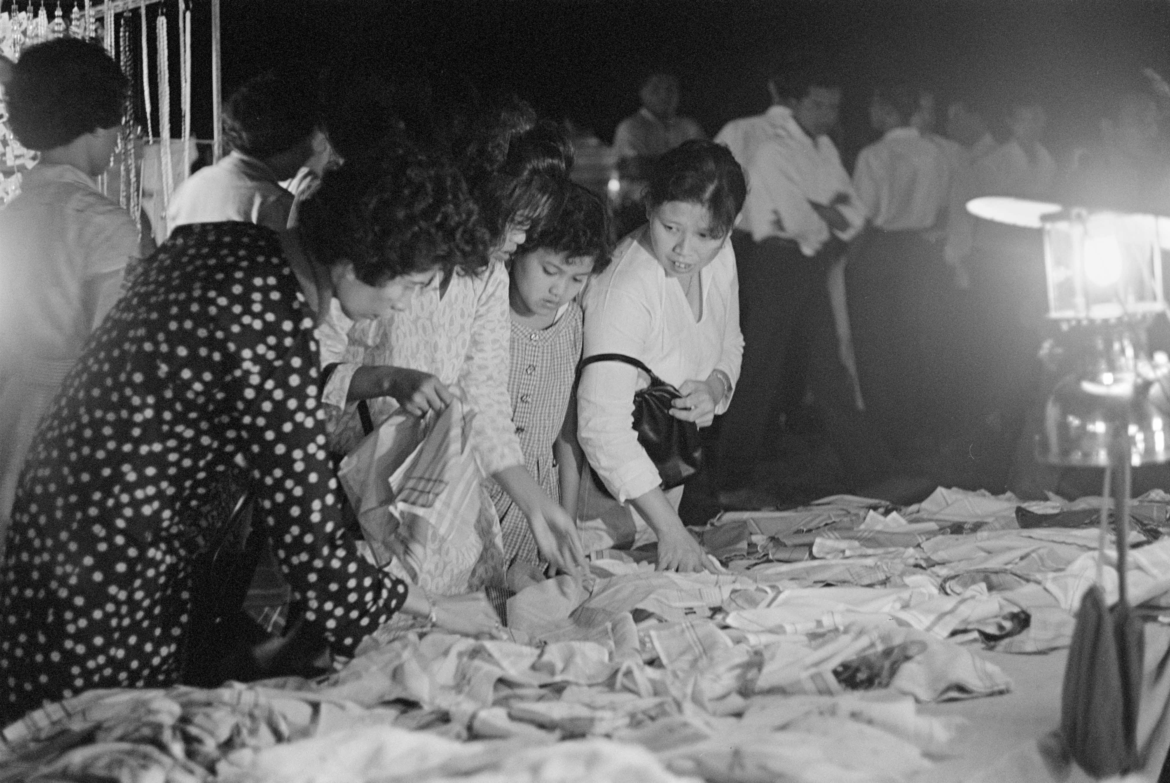 Women shopping at the Woodlands pasar malam, 1963
